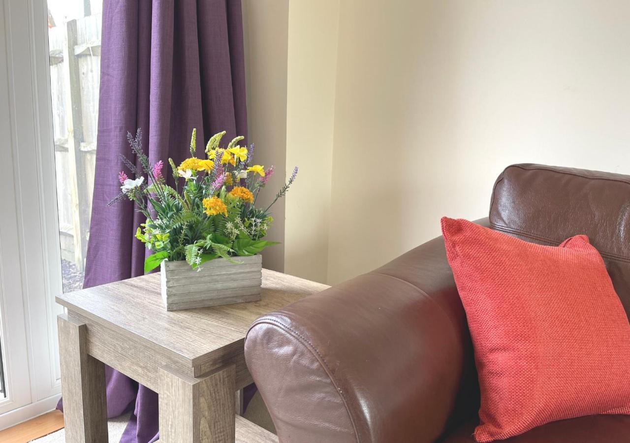 Ashford Holiday Home Sleeps 6 Free Parking Wifi Willesborough Exterior foto