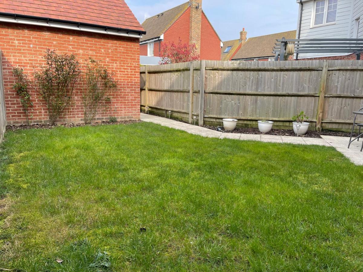 Ashford Holiday Home Sleeps 6 Free Parking Wifi Willesborough Exterior foto
