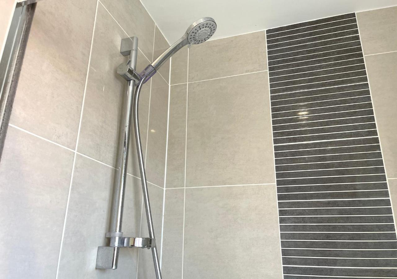 Ashford Holiday Home Sleeps 6 Free Parking Wifi Willesborough Exterior foto
